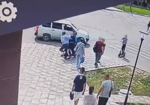 Ехал на красный: подросток на самокате сбил беременную женщину