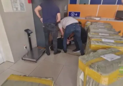 Подозреваемого в поджоге машины задержали на почте
