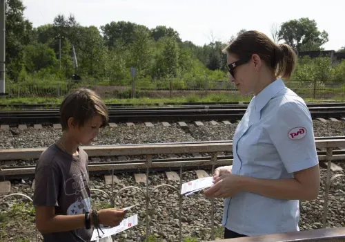 Профилактические рейд и урок безопасности провели железнодорожники в городе Свободный Амурской области