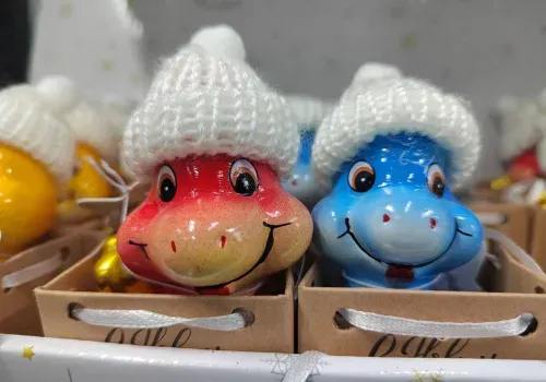 Новогоднее настроение начали создавать амурские магазины