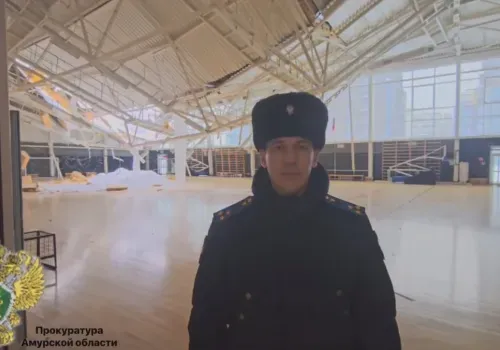 Кровля спорткомплекса падала за спиной прокурора в Свободном