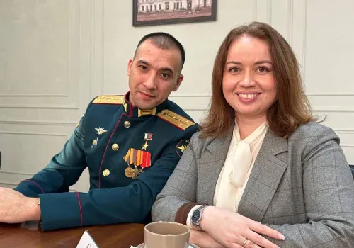 Командир легендарного танка сделал предложение своей девушке в Приамурье