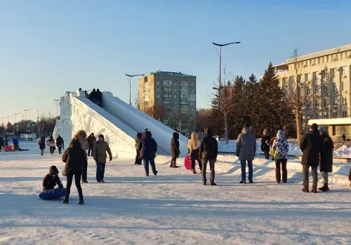 Горки на главной площади Благовещенска опробовали амурчане