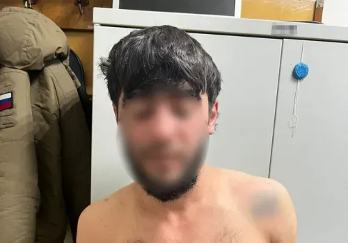 Мигранта с нацистскими татуировками привезли в полицию в Свободном 