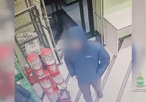 Полмиллиона рублей, лежавшие возле банкомата, украли в Благовещенске