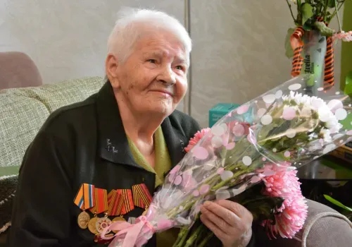 Фронтовиков поздравили концертом и цветами в Белогорске