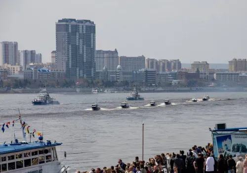 "Бессмертный полк" прошел по воде в Амурской области