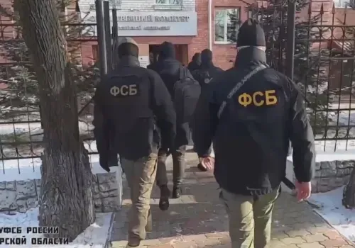 Бывшие полицейские Свободного обвиняются в получении взяток