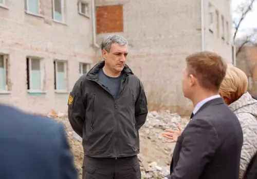 Василий Орлов проверил ход капремонта будущего реабилитационного центра