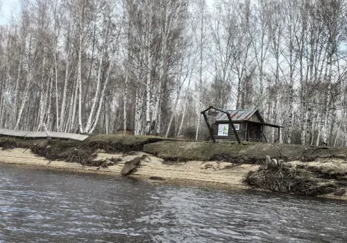 Строения восстанавливают после раннего ледохода в Норском заповеднике