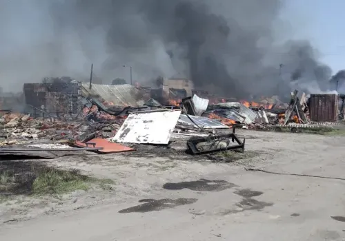 Воинские части привлекли к тушению пожара в гаражном массиве в Серышеве