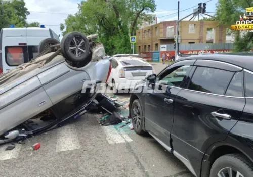 В интернете обсуждают ДТП на перекрестке с неработающими светофорами