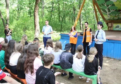 Информационный десант безопасности отработал в детском лагере «Сосновый бор» в Приамурье и провел рейд на станции Белогорск