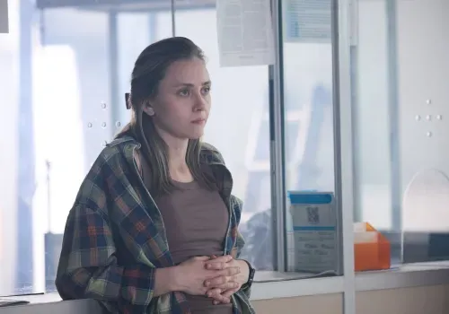 Мирную жизнь села переворачивает громкое преступление: сериал "Когда горит огонь" покажут россиянам