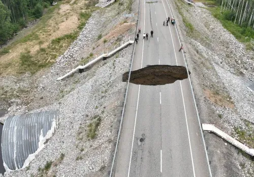 Режим ЧС ввели в Тындинском округе после обрушения на трассе «Лена»