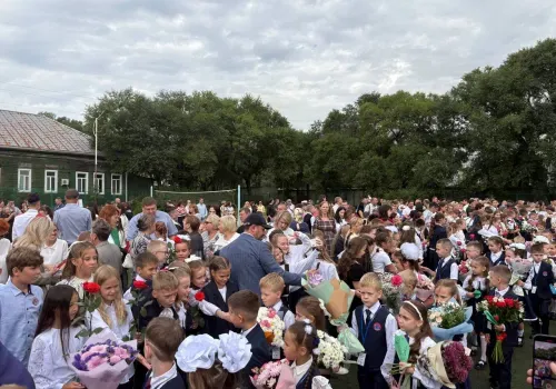 В поход за знаниями: 95 тысяч детей пришли в школы Приамурья