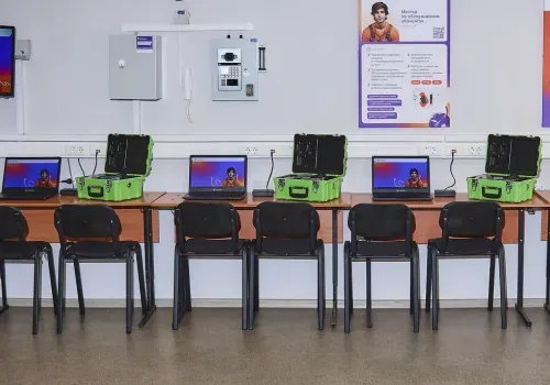 Нейросети, умные сервисы и цель на будущее: «Ростелеком» и АмГУ открыли учебный класс для подготовки специалистов связи