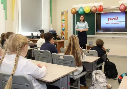 Железнодорожники усилили работу по предупреждению детского травматизма среди школьников в Приамурье в преддверии каникул
