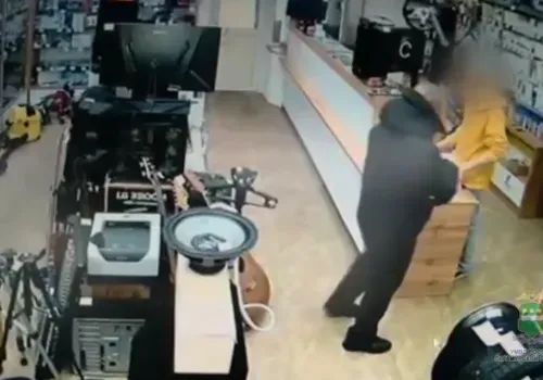 Подозреваемого в разбойном нападении на магазин задержали в Благовещенске