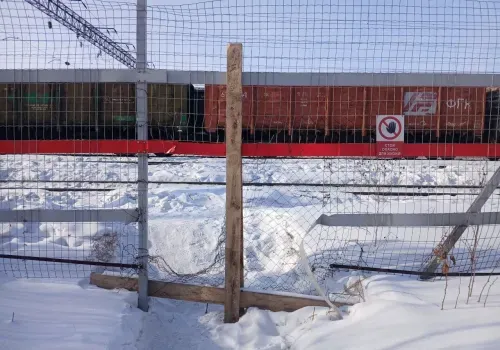 Профилактический рейд провели сотрудники ЗабЖД в местах несанкционированных проходов через пути на станции Серышево