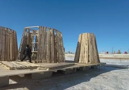 Громадное чучело с мусором сожгут на реке Амур