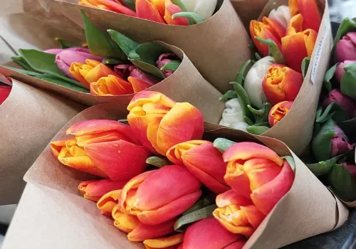 Букет с семечками: флорист рассказала о необычных заказах и работе накануне 8 Марта