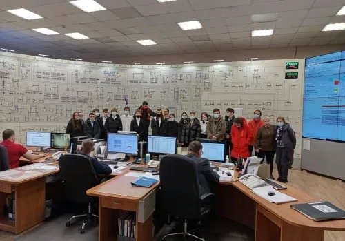 Энергетики ДРСК провели профориентационную экскурсию для школьников Благовещенска