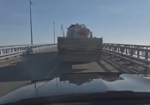 Водителю выписали штрафы после проезда по мосту через Зею
