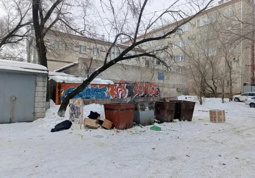 Безнадзорный пустырь в центре Благовещенска