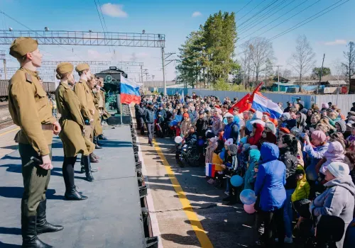 Сотрудники вокзалов окажут помощь маломобильным гражданам во время встречи ретропоездов «Победа» на станциях ЗабЖД