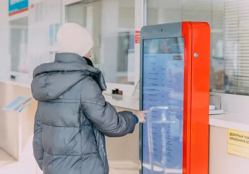 Пассажиры совершили почти тысячу звонков через видеотерминалы на вокзалах ЗабЖД в январе-марте 