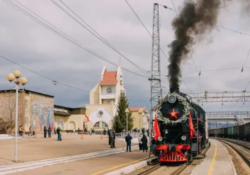 Праздничное следование двух ретропоездов «Победа» началось на Забайкальской железной дороге