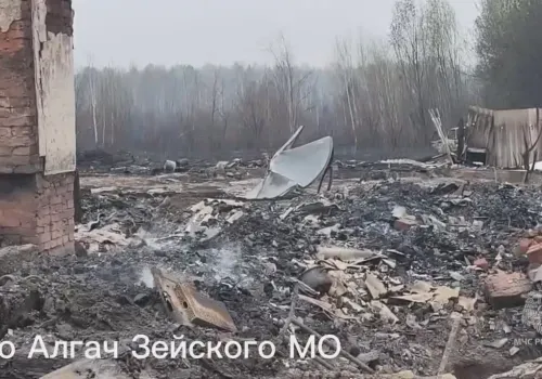 Огонь от одного дома распространился на шесть зданий в Зейском округе