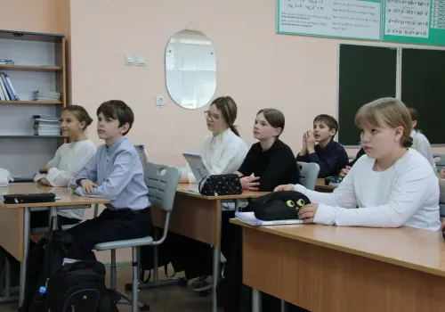 Сотрудники ЗабЖД провели лекции по безопасности в школах Свободного в преддверии летних каникул