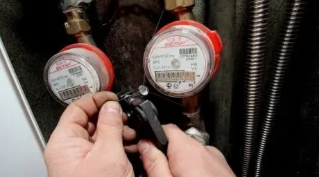 Россияне снова обязаны проводить поверку счетчиков