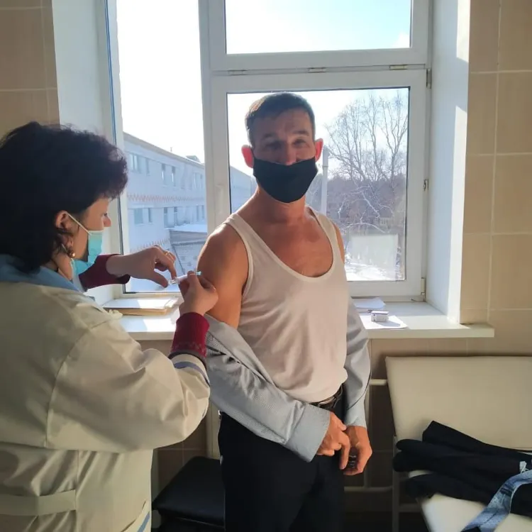 Председатель Заксобрания Вячеслав Логинов привился от COVID-19