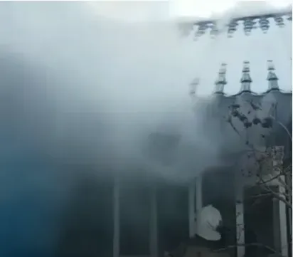 Пожарный в Пояркове выгнал автомобиль из горящего гаража