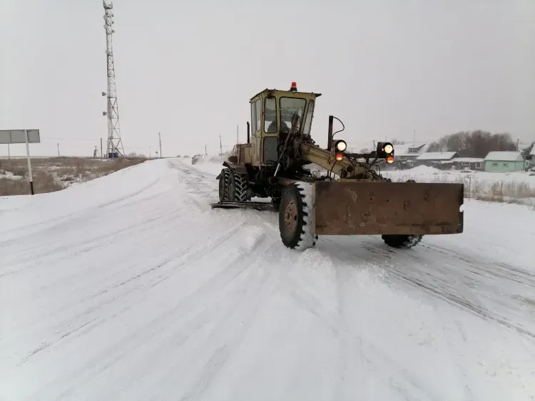 Новую спецтехнику в Приамурье вывели на уборку снега с дорог