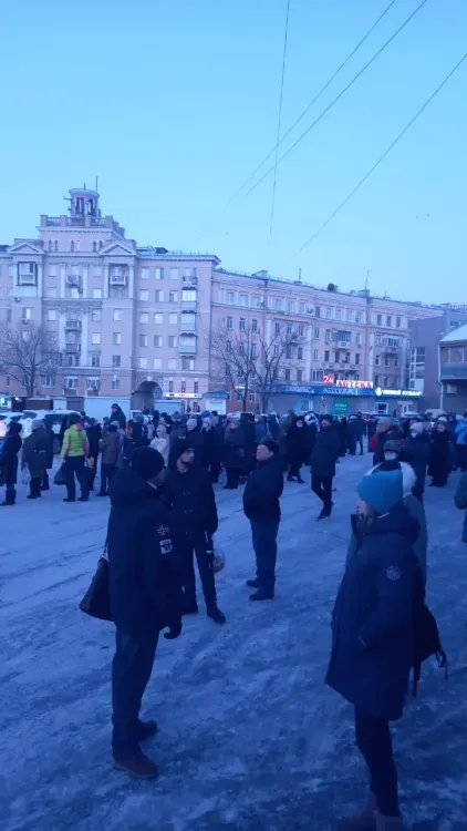 Дороги во льду, 10-балльные пробки, аварии: ледяной дождь сковал Владивосток