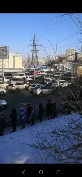 Дороги во льду, 10-балльные пробки, аварии: ледяной дождь сковал Владивосток