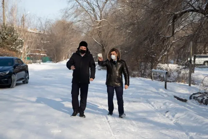 В Благовещенске вскрыли лед на реке Бурхановка