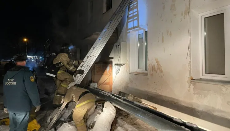 При пожаре в Чигирях из двухэтажного дома спасли пять человек