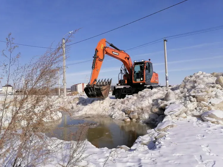 Борьба с подземными ключами в Благовещенском районе длится третий месяц (фото)
