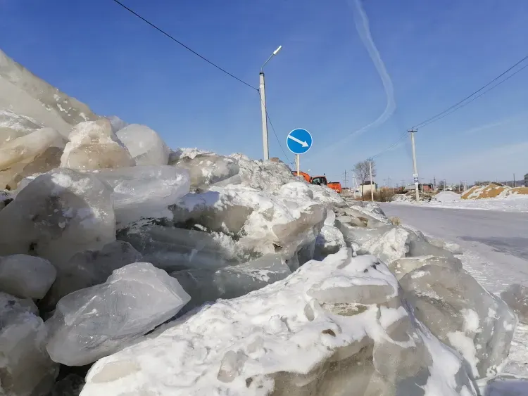 Борьба с подземными ключами в Благовещенском районе длится третий месяц (фото)