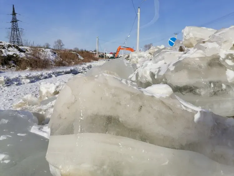 Борьба с подземными ключами в Благовещенском районе длится третий месяц (фото)
