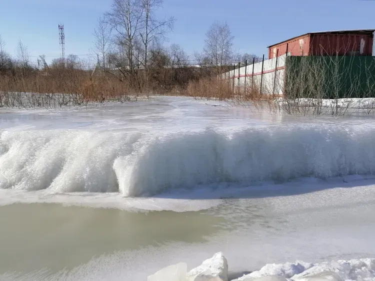 Борьба с подземными ключами в Благовещенском районе длится третий месяц (фото)