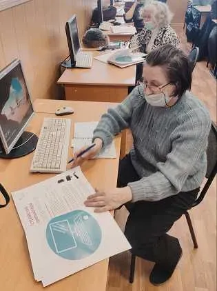 Онлайн-грамота для пенсионеров: в Благовещенске стартовал проект «Азбука интернета» 