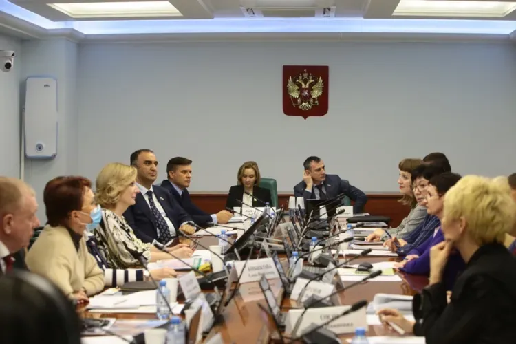 Центр онкологии, новые роддом и станцию переливания крови построят в Приамурье 