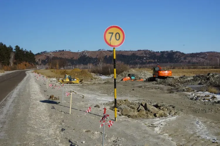 На автодороге в Благовещенском районе продолжается масштабная реконструкция