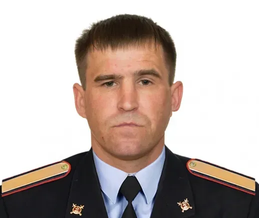 Полицейский в Белогорском районе не дал ребенку выпасть из окна